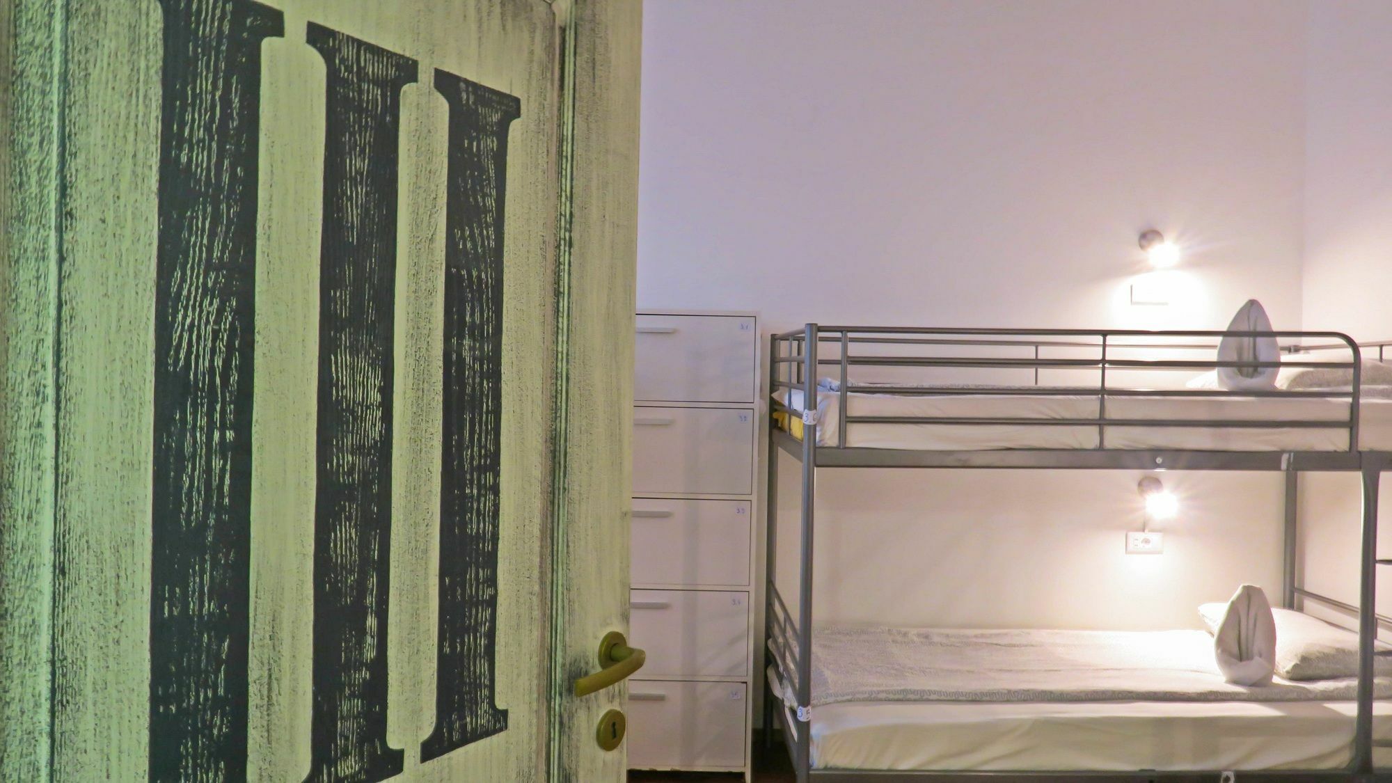 The Evil Clown Hostel Brasov Luaran gambar