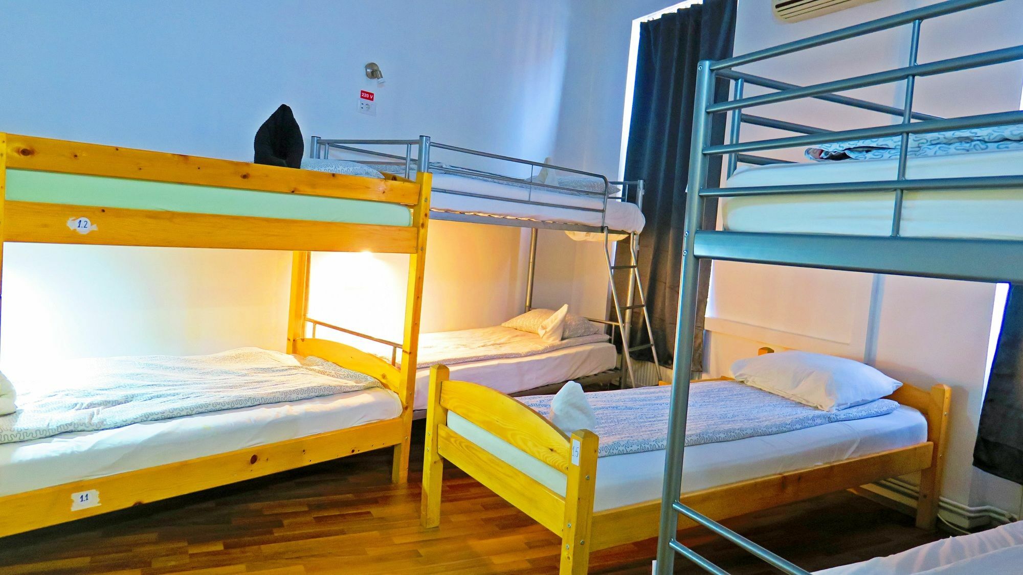 The Evil Clown Hostel Brasov Luaran gambar