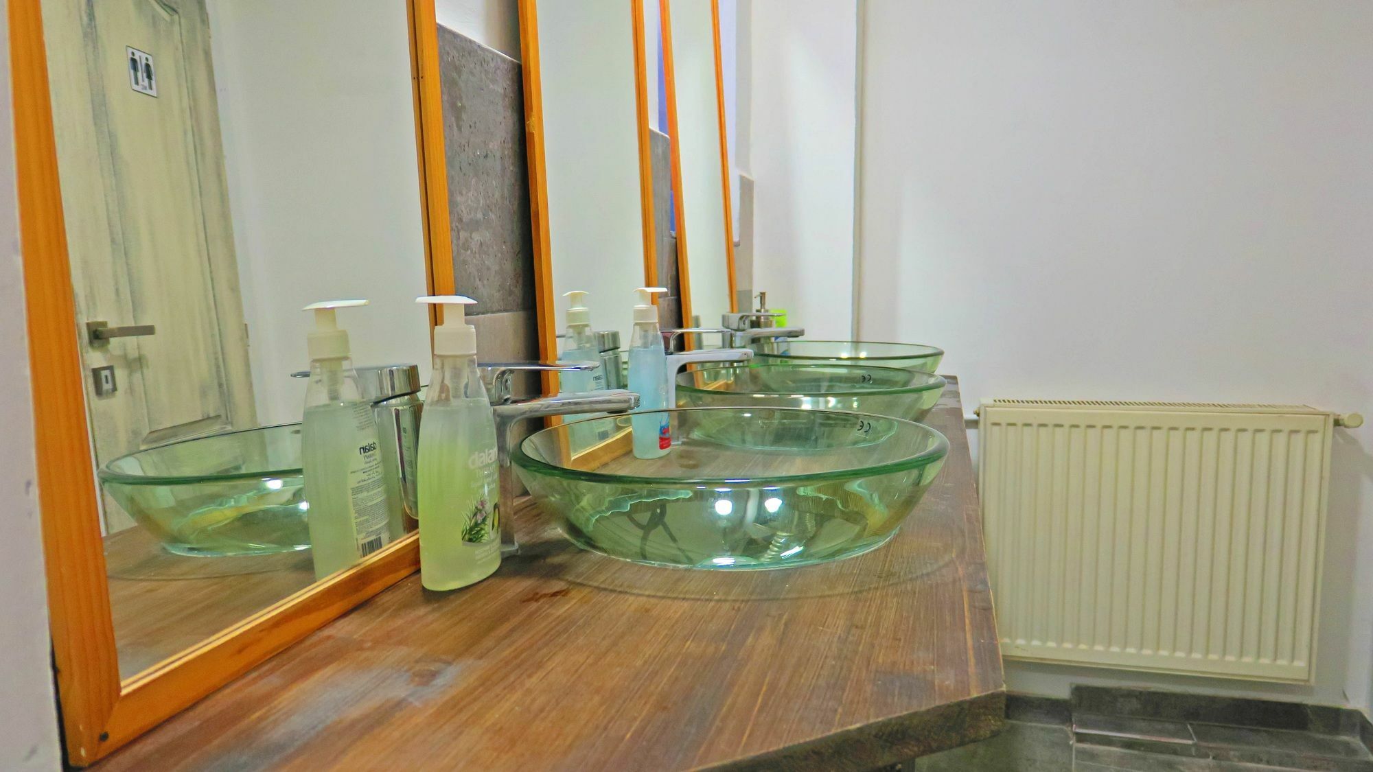 The Evil Clown Hostel Brasov Luaran gambar