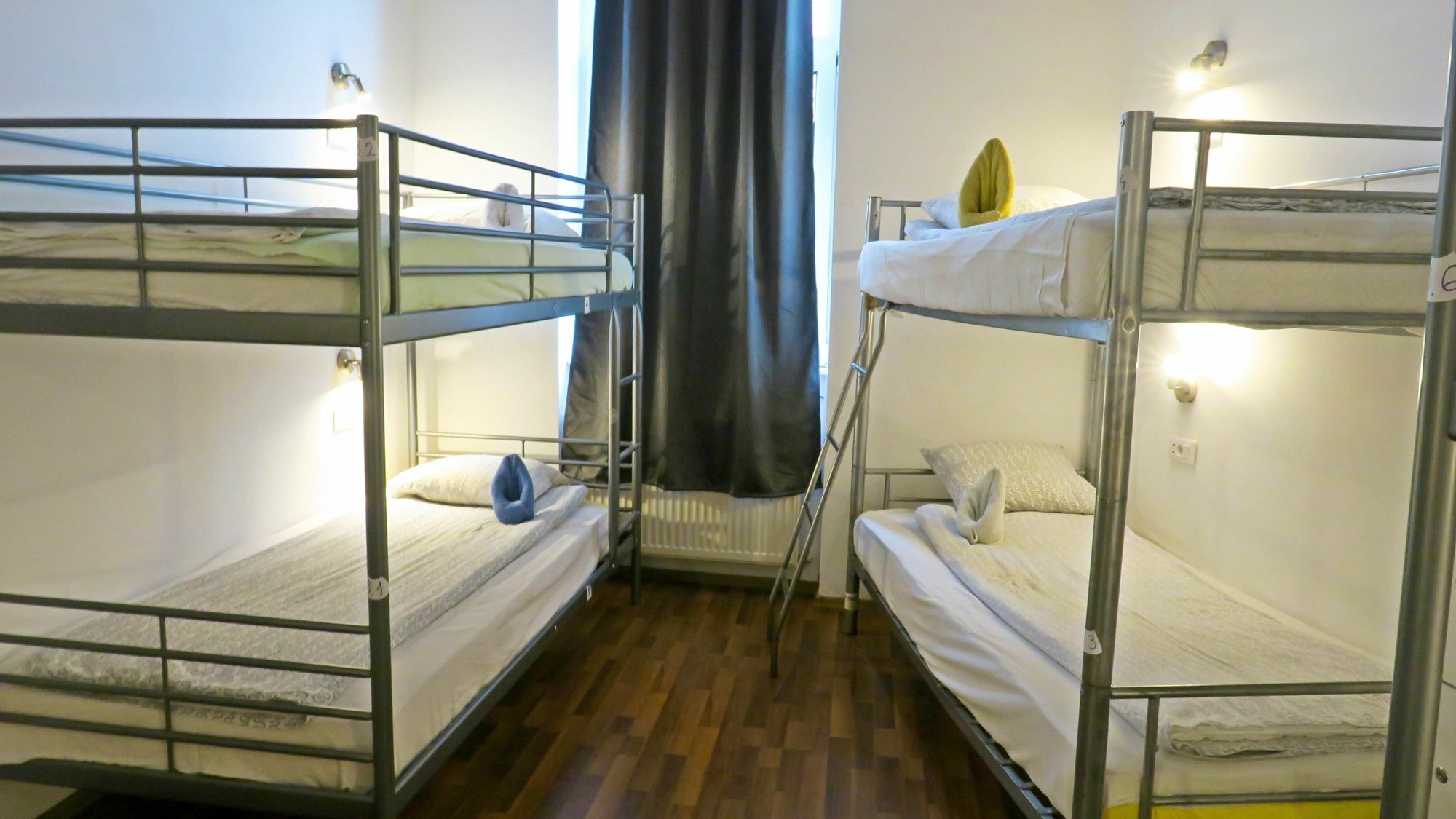 The Evil Clown Hostel Brasov Luaran gambar