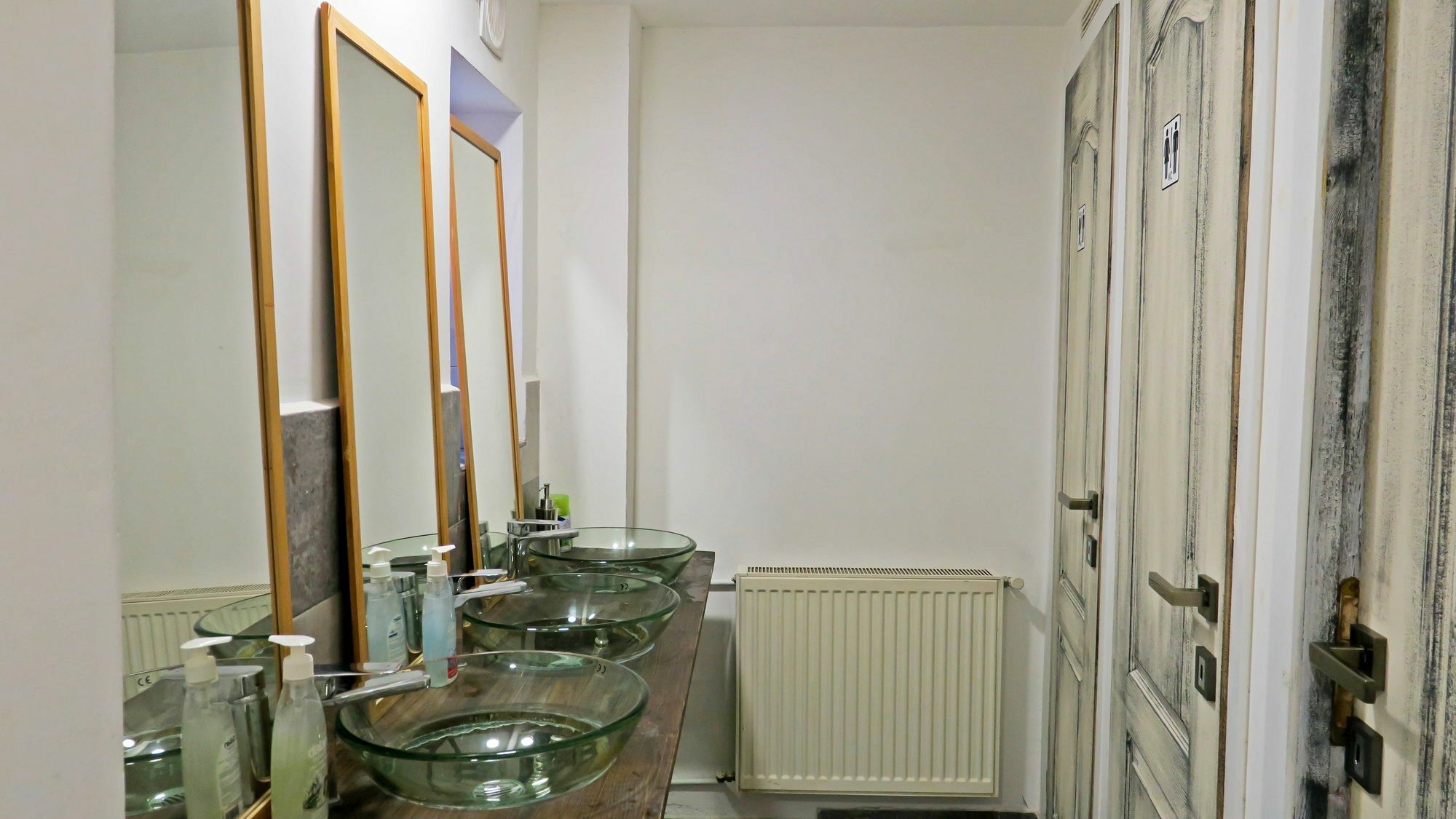 The Evil Clown Hostel Brasov Luaran gambar